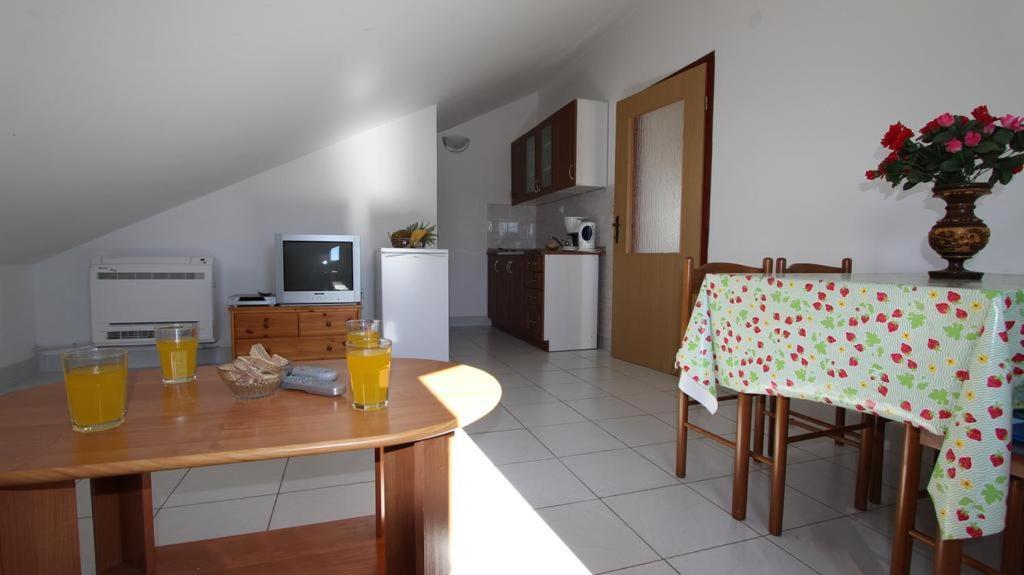 Apartments Ravlic Malinska Εξωτερικό φωτογραφία